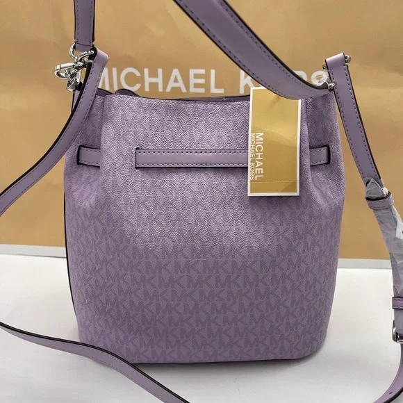 MICHAEL KORS Carson Md Logo Convertible Bucket Crossbody Shoulder
Lt Quartz
NWT - Picture 4 of 16